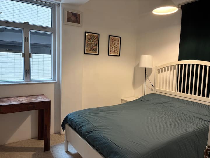 Spacious Double Bedroom (2br Walk-up) - Hong Kong