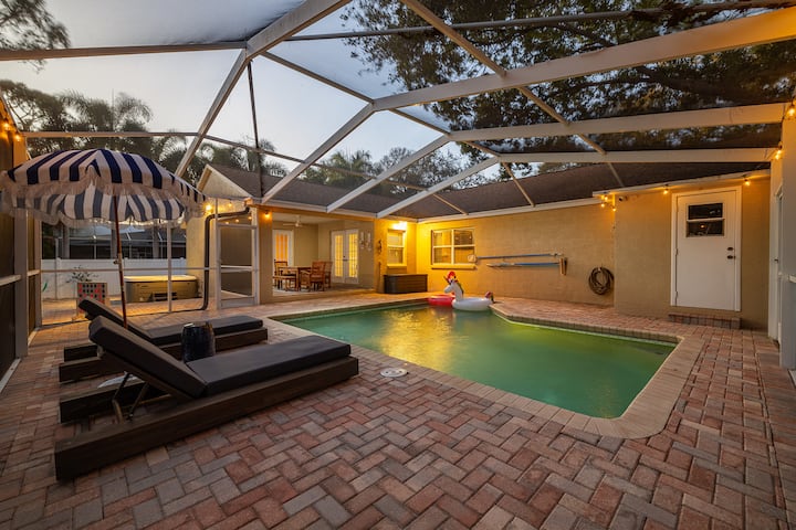 Beach Less Than 1 Mile | Pool, Hot Tub & Game Room - Redington Shores, FL