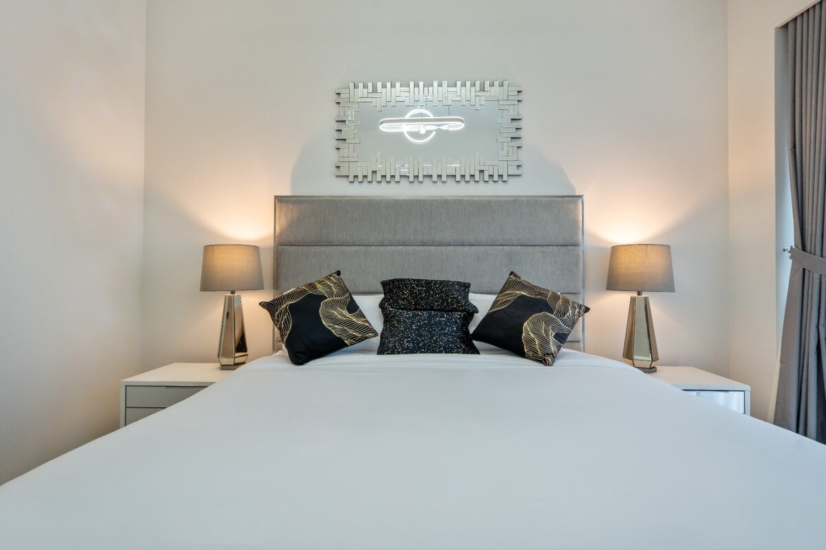 2 Bedroom Furnished Apartment with Fountain View · XII 5