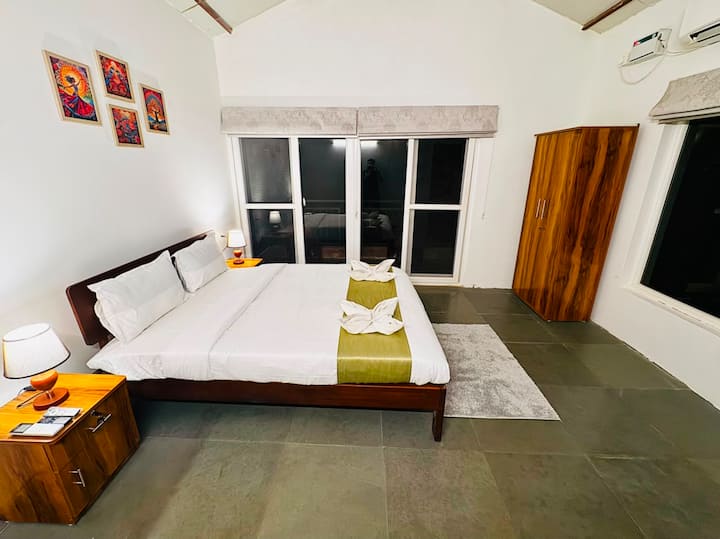 Bedroom 1 image 2