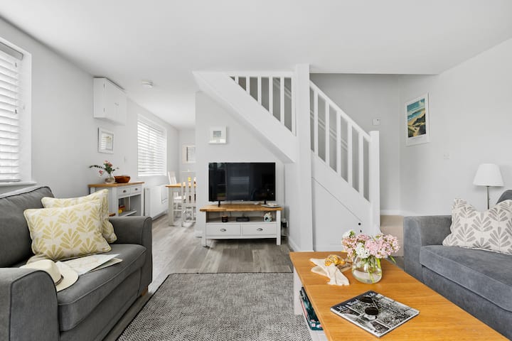 Charming 2 Bed House | Peaceful Setting | Balcony - North Devon