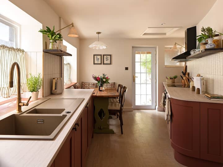 Charming Two Bedroom Cottage In Malmesbury - テットベリ