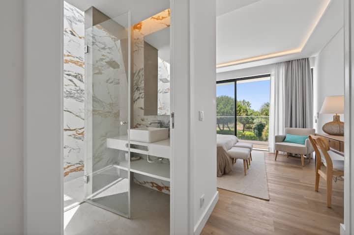Suite convertible en lits jumeaux — Villa Shakira, villa de vacances en bord de mer à 170 m de la plage de Tróia, péninsule de Tróia