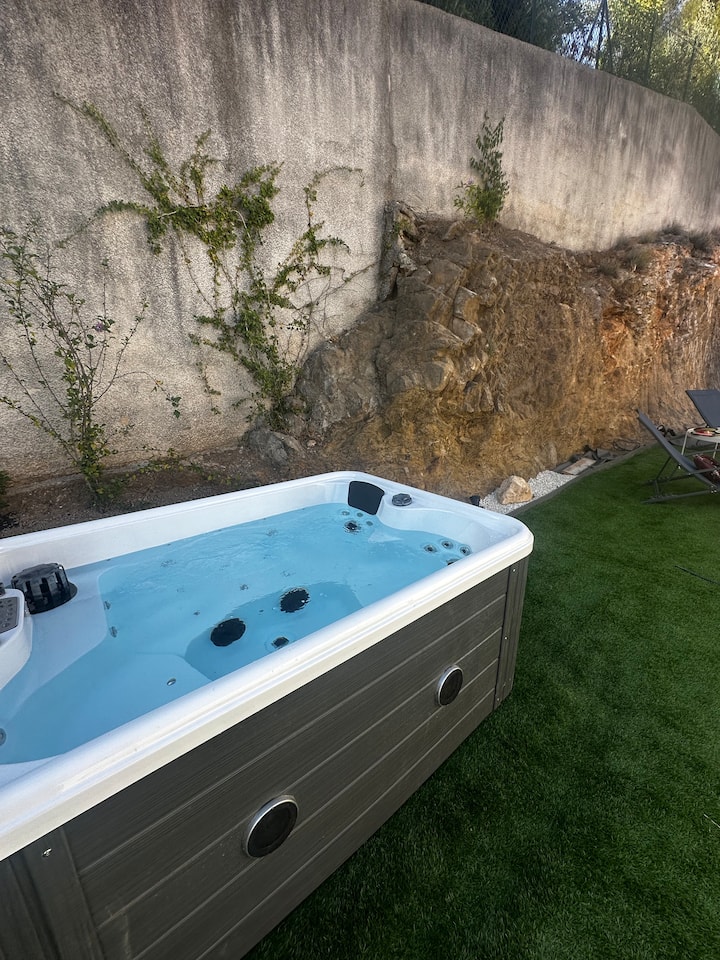 T2 Insolite à Flanc De Roche Jacuzzi&ciné éToilé - Allauch