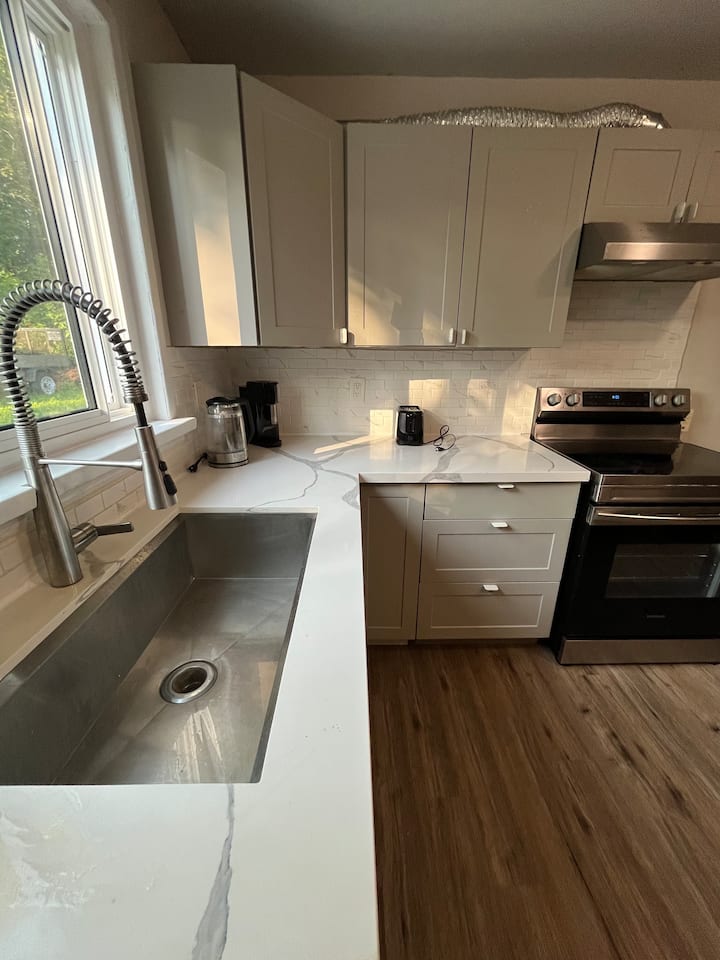 One Bedroom With Basement Apartment - Orillia
