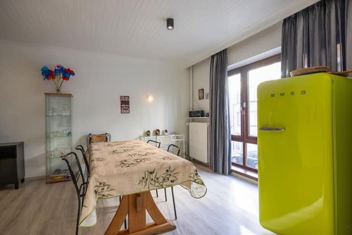 Kleurrijk Appartement In Oostende - Gistel