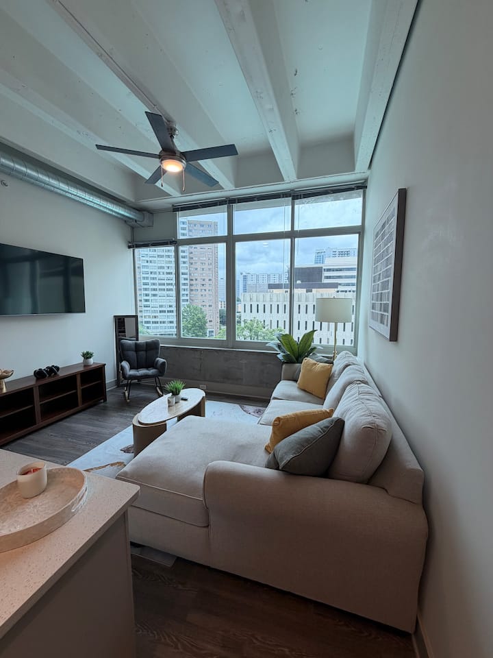 Skyline Stay Atl: Minutes From Aquarium & Stadiums - Atlanta, GA