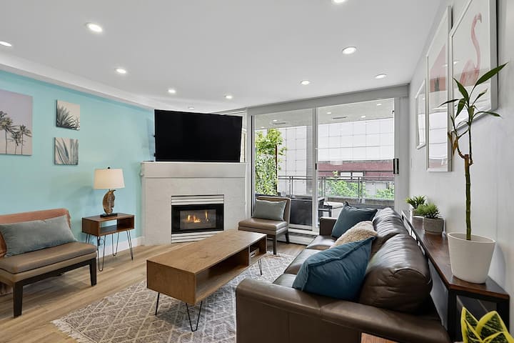 Stylish 2br + Den & Spacious Deck Pet Friendly - Vancouver