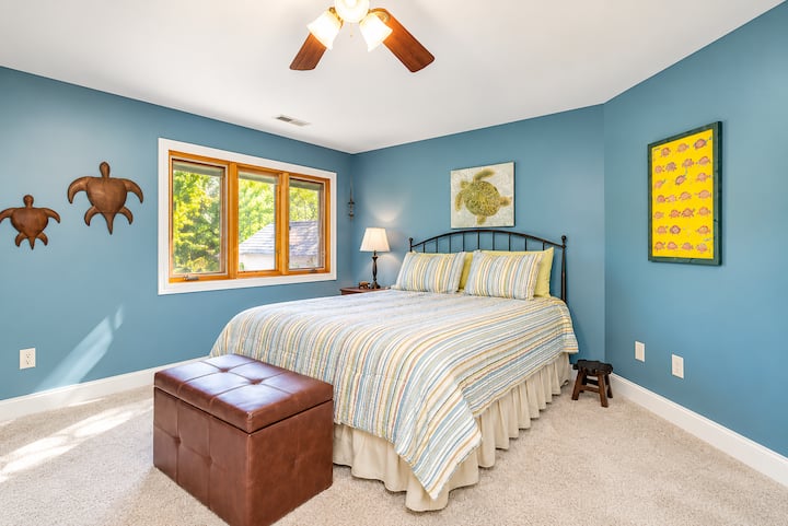 Luxury Lake Home, Pool Table, Game Room, Hot tub - Houses for Rent in ...