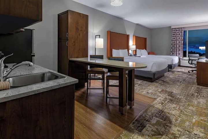 Deluxe 2 Queen | La Quinta Flagstaff | Route 66 - Flagstaff