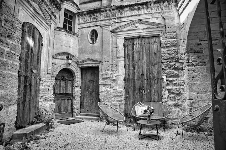 ÉLégant Appartement Avec Balcon - Maison Comte - Uzès