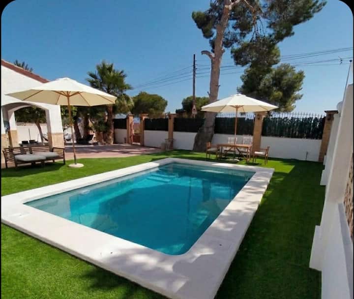 Chalet Con Piscina Y Barbacoa A 5 Min De La Playa - La Zenia