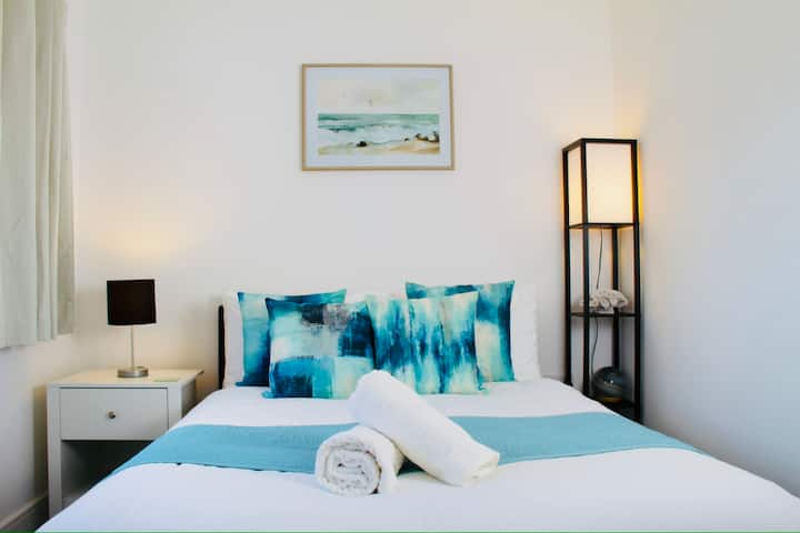 Modern Double Bedroom Near The Beach - Folkestone