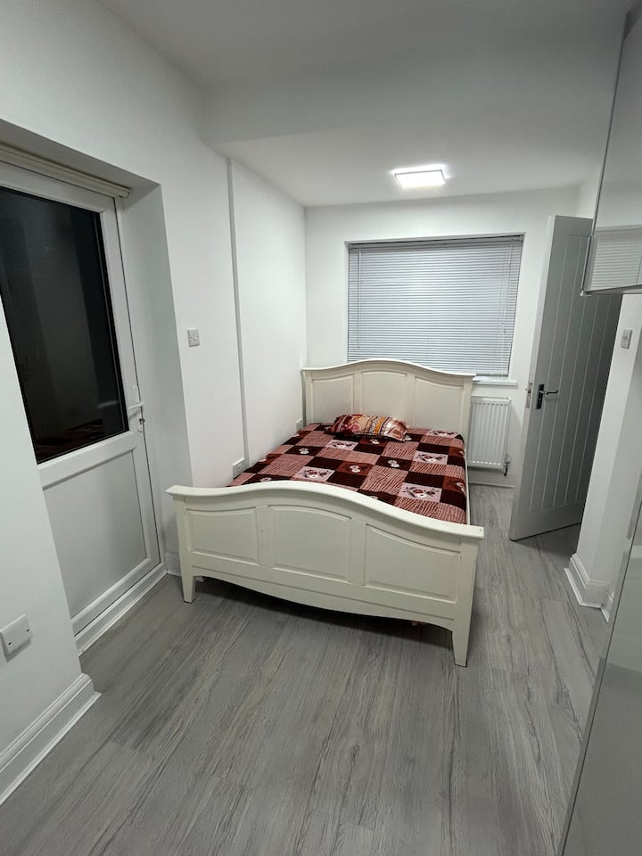Bright En-suite Room Near Rayners Lane - Ruislip