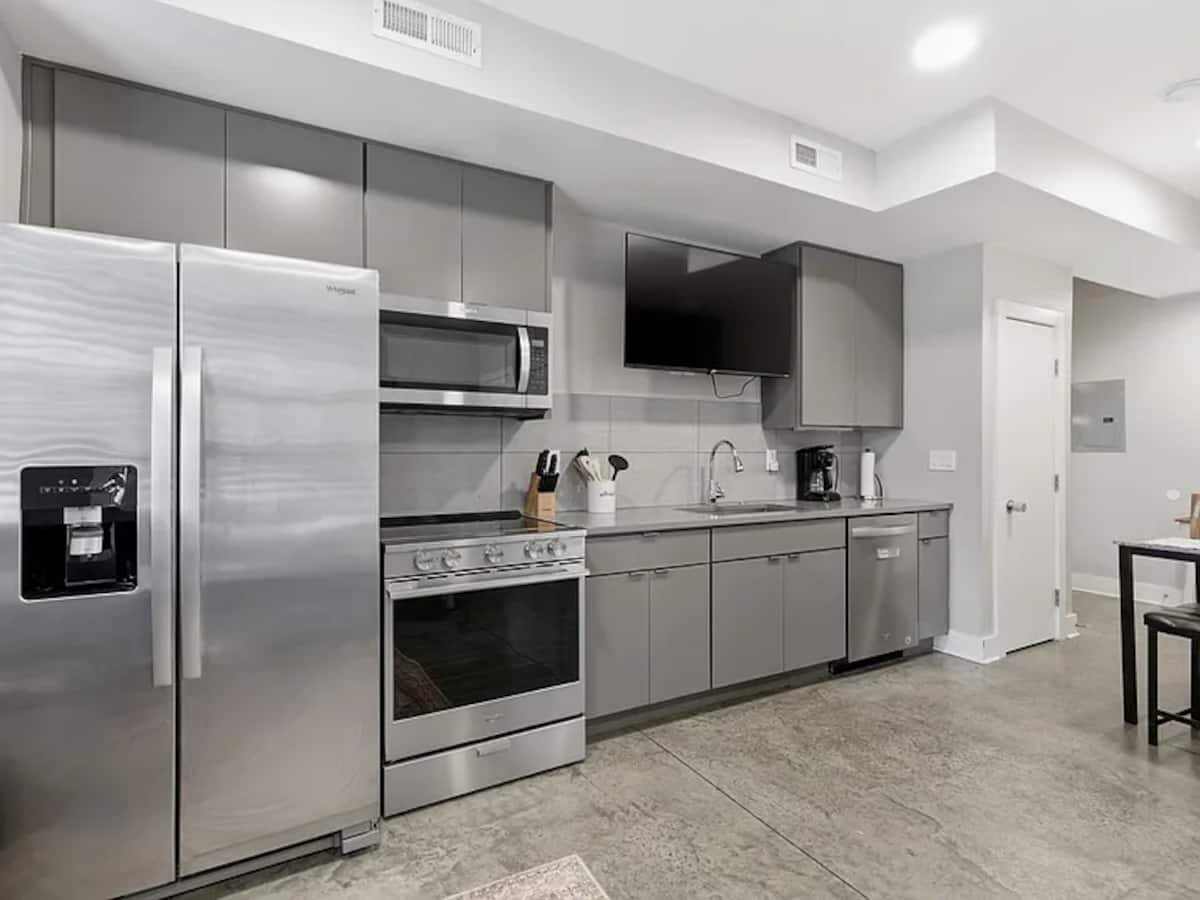 Full kitchen