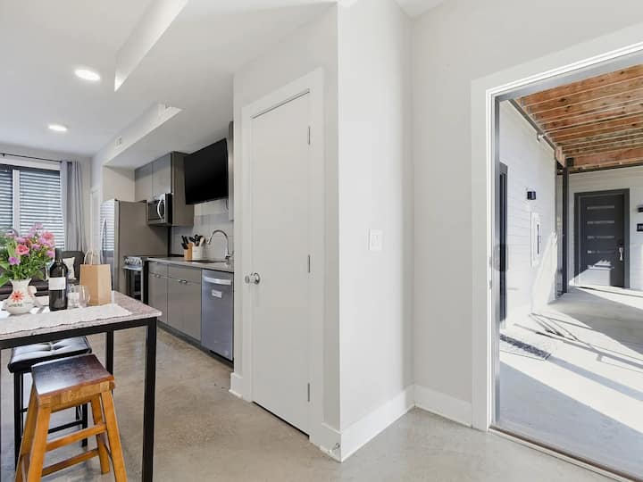 Full kitchen