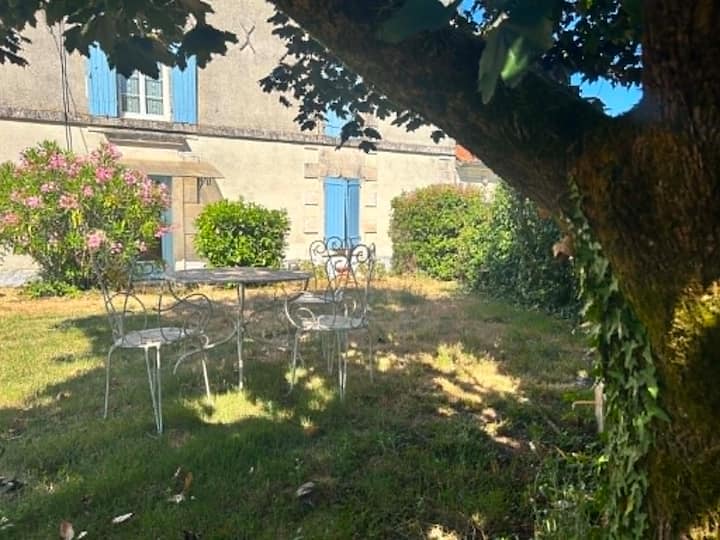 Chambres D'hôtes Dans Une Maison De Campagne - Coulon