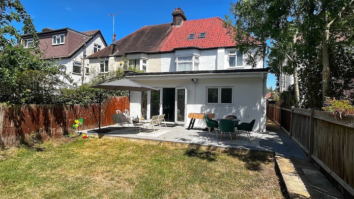 Maison De Luxe 5 Chambres, 14 Pers. | Wembley - London, UK