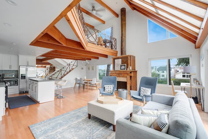 Steps To Beach | Rooftop + Canal Views | Sleeps 8 - Manhattan Beach, CA