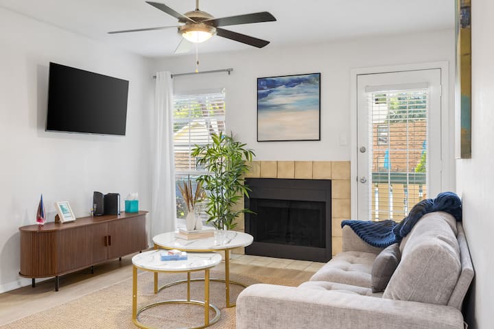 Pool-view | 2-bedroom Condo | Fast Wi-fi - Plano, TX