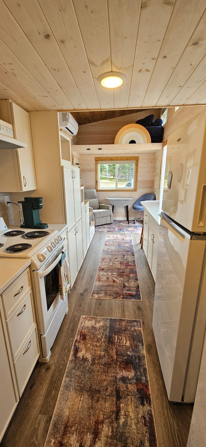 Lakeside, Cozy Tiny Home - Quaint & Fully Equipped - Shelton, WA
