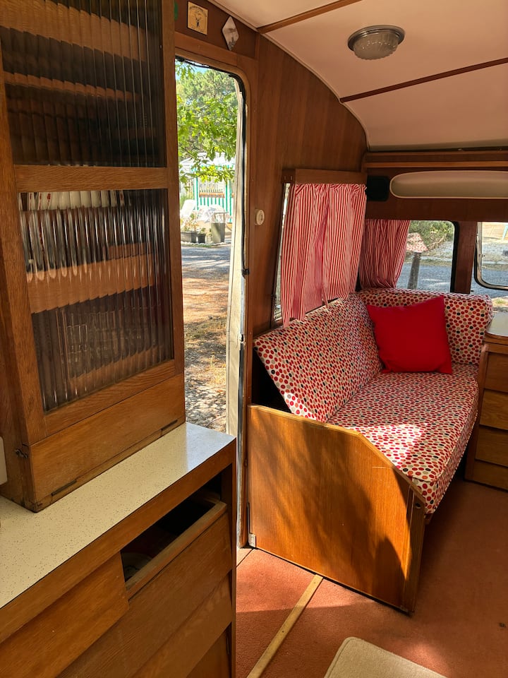 Caravane Anglaise Vintage «&nbsp;Choupette&nbsp;» - Le Perrier