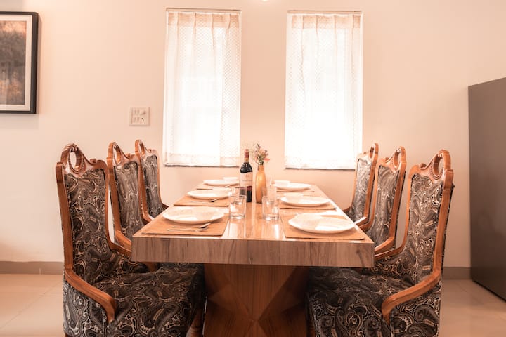 Dining area image 2