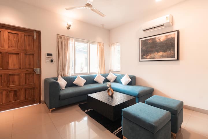 Living room image 6