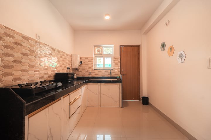 Full kitchen image 3