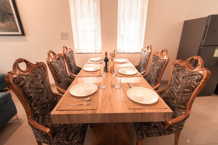 Dining area image 1