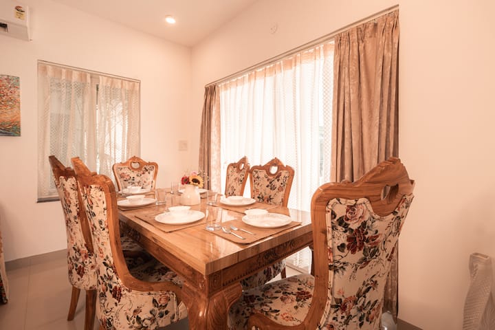 Dining area image 1