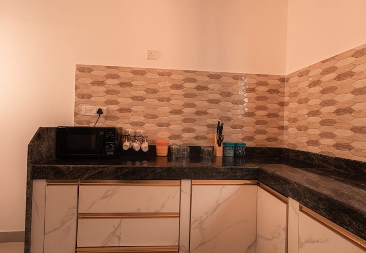 Full kitchen image 2