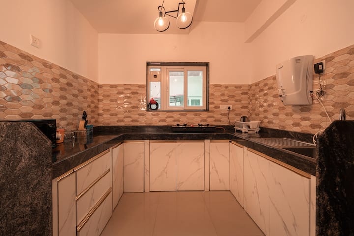 Full kitchen image 1