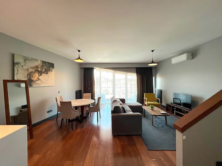 Stylish Duplex 2br In Beyoğlu; Pool, Spa, Parking - 이스탄불