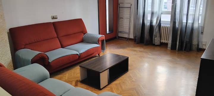 Apartamento De 3 Habitaciones Con 5 Camas Y Garaje - Valladolid