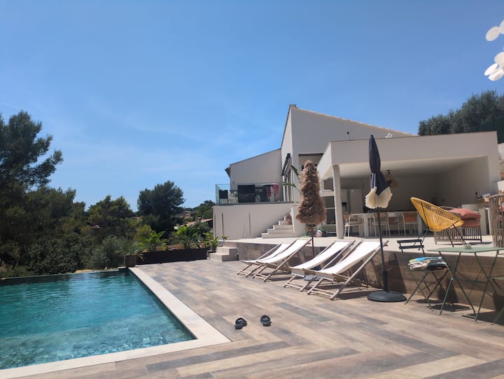 Maison Au Calme Avec Piscine à Débordement
Jardin - Cassis