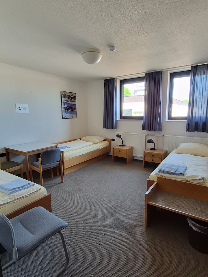 Dreibettzimmer (Rhein. Landesturnschule) - Bergisch Gladbach