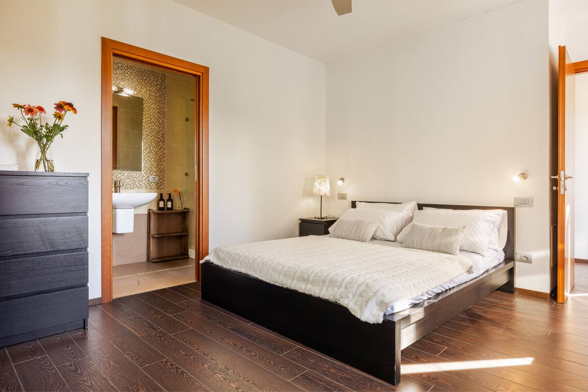 Bedroom 5 at Triano Casale di Lucca with double bed