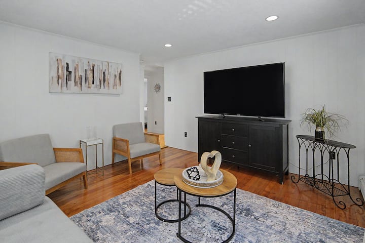 Narragansett Beach Escape 3 Mins From The Beach! - Narragansett, RI