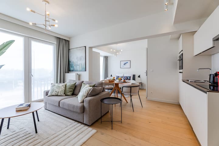Large Studio Apartment In A Serviced Building - Brüssel