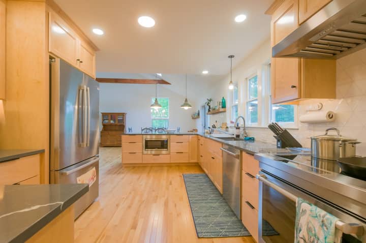 Spacious Cape Home Near Private Beach - Sandwich, MA