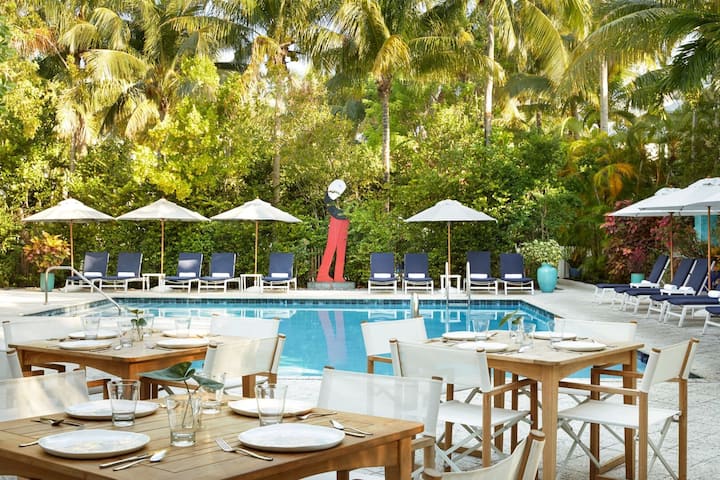 Spacious Family Friendly Stay | Garden View | Pool - Key West, FL