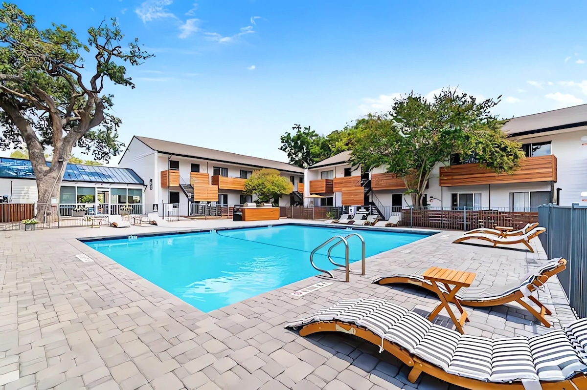 King Suite & Pool | Family Vacation Home