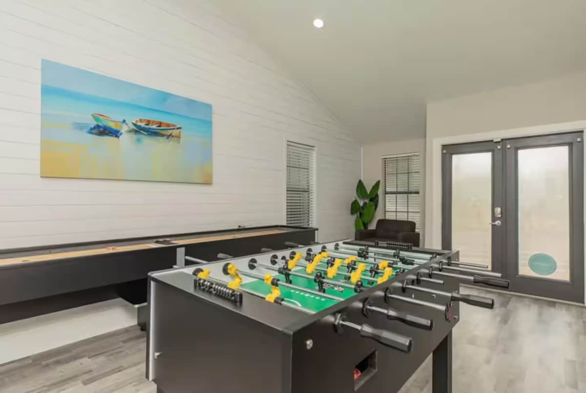King Suite & Pool | Family Vacation Home