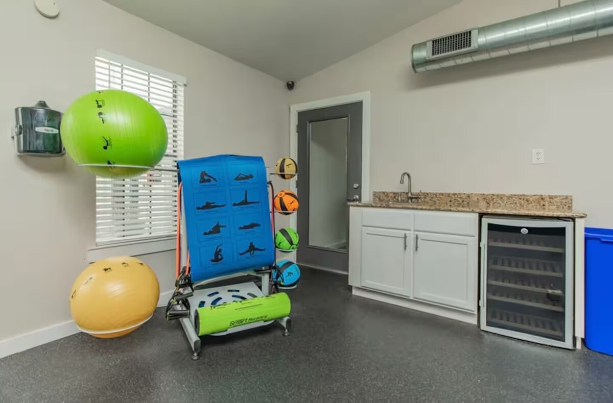 King Suite & Pool | Family Vacation Home