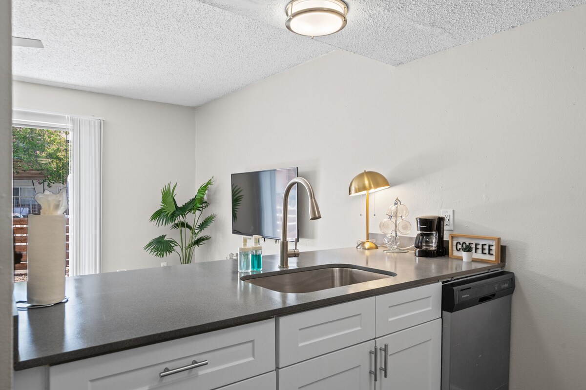 King Suite & Pool | Family Vacation Home