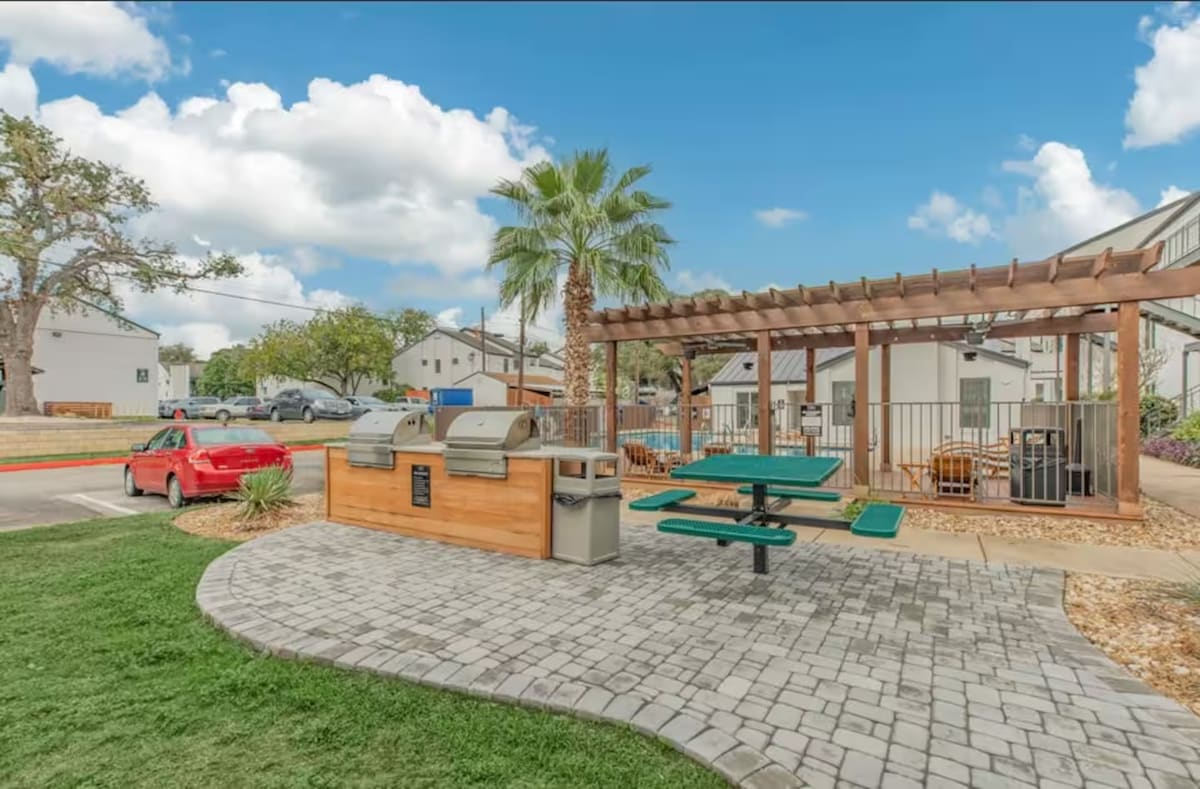 King Suite & Pool | Family Vacation Home