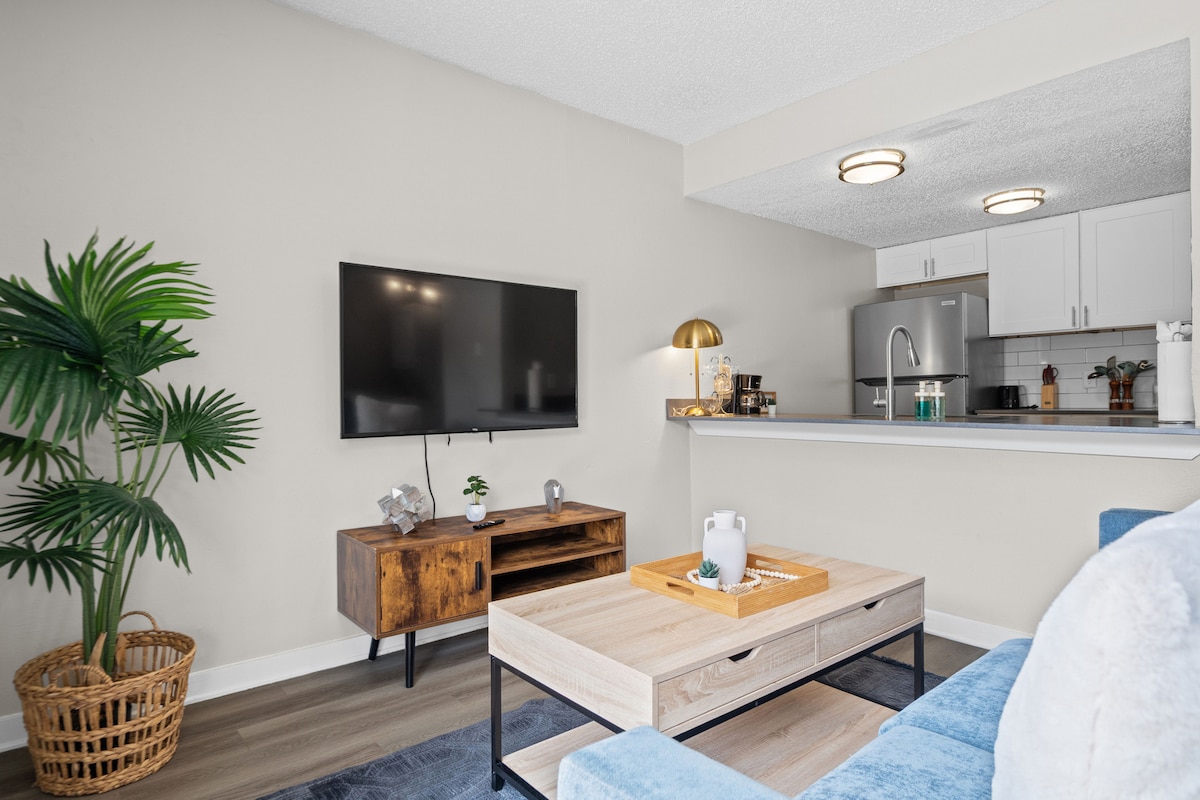 King Suite & Pool | Family Vacation Home