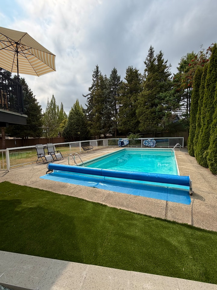 Bright & Cozy Garden-level Suite / With Pool - Langley, BC