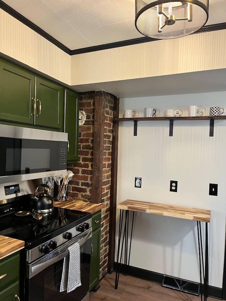 Comfortable, Stylish Home Close To Amenities! - Akron, OH
